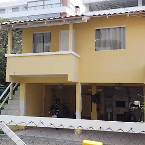 Casa de Férias Casa De 2 Quartos No Centro De, Bombinhas